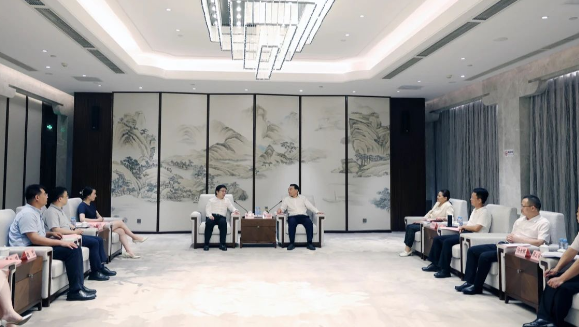 江西省萍乡市委副书记、市长熊运浪与林杨林一行举行工作会谈